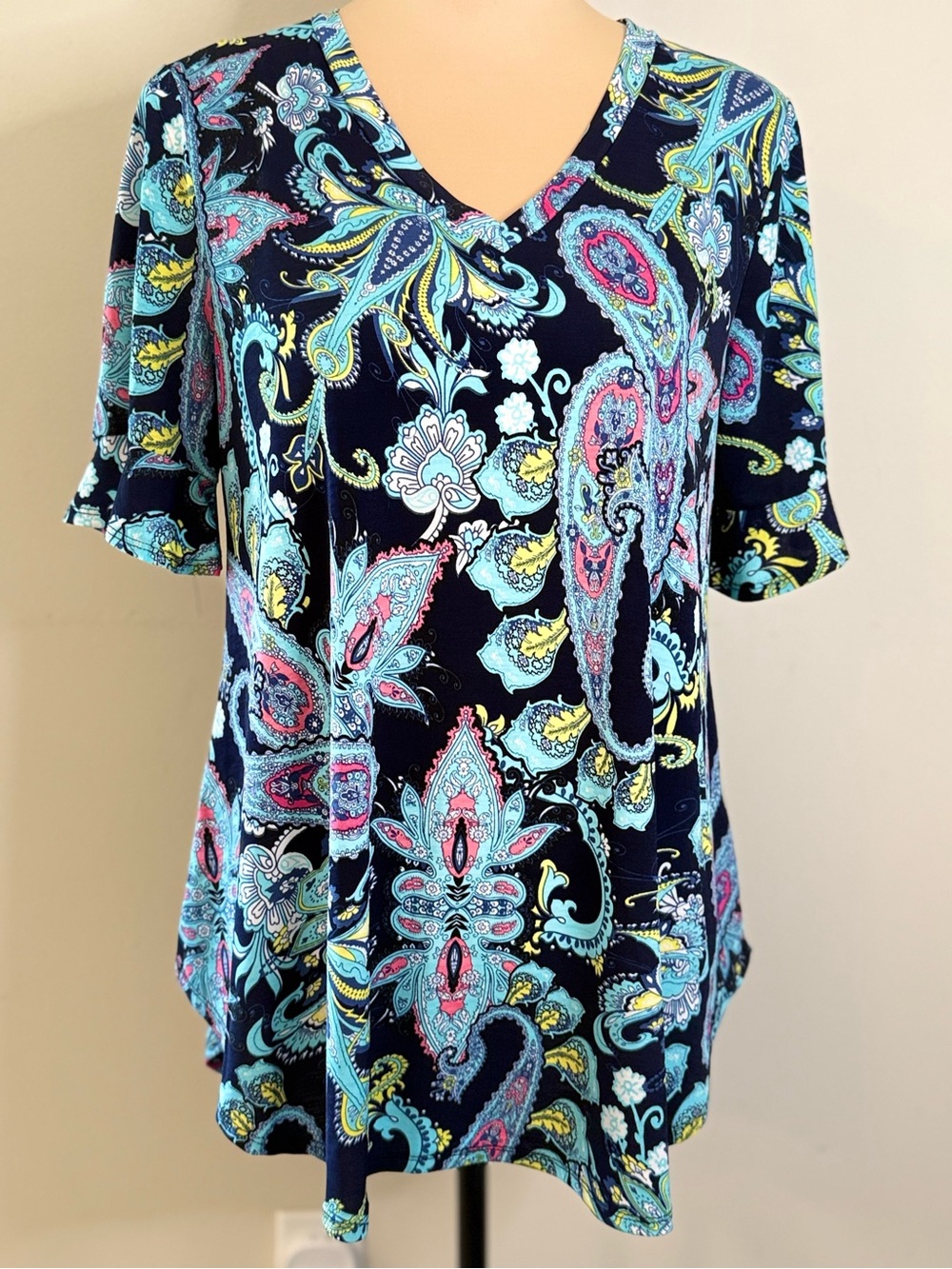 Paisley floral colorful stretchy tunic V neck tee shirt SZ M